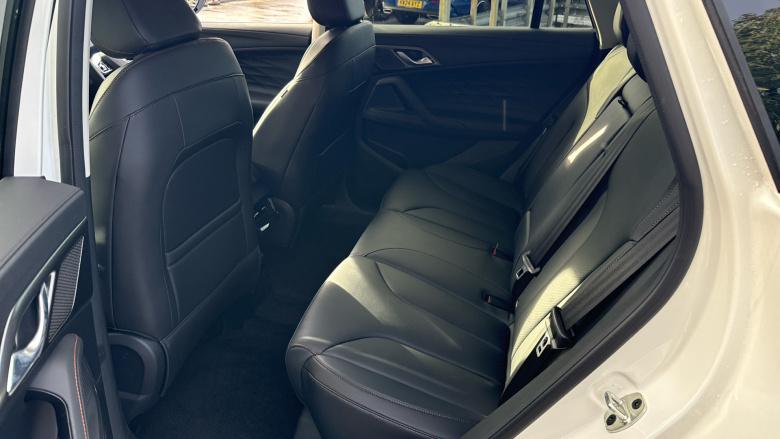 MG HS 1.5 T-GDI Trophy 5dr DCT Petrol Hatchback